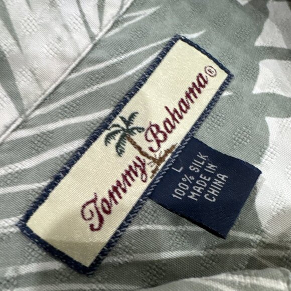 Tommy Bahama Men’s L Casual Button Down Palm Tree All Over Print 100% Silk - Picture 2 of 5